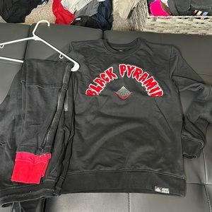 Black pyramid two piece set